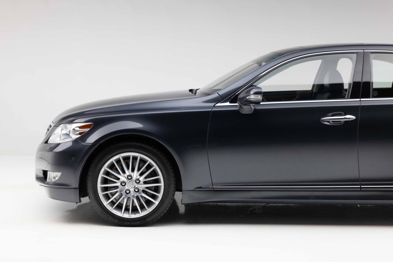 Used 2011 Lexus LS 460 w/ Sport Pkg RWD image 19