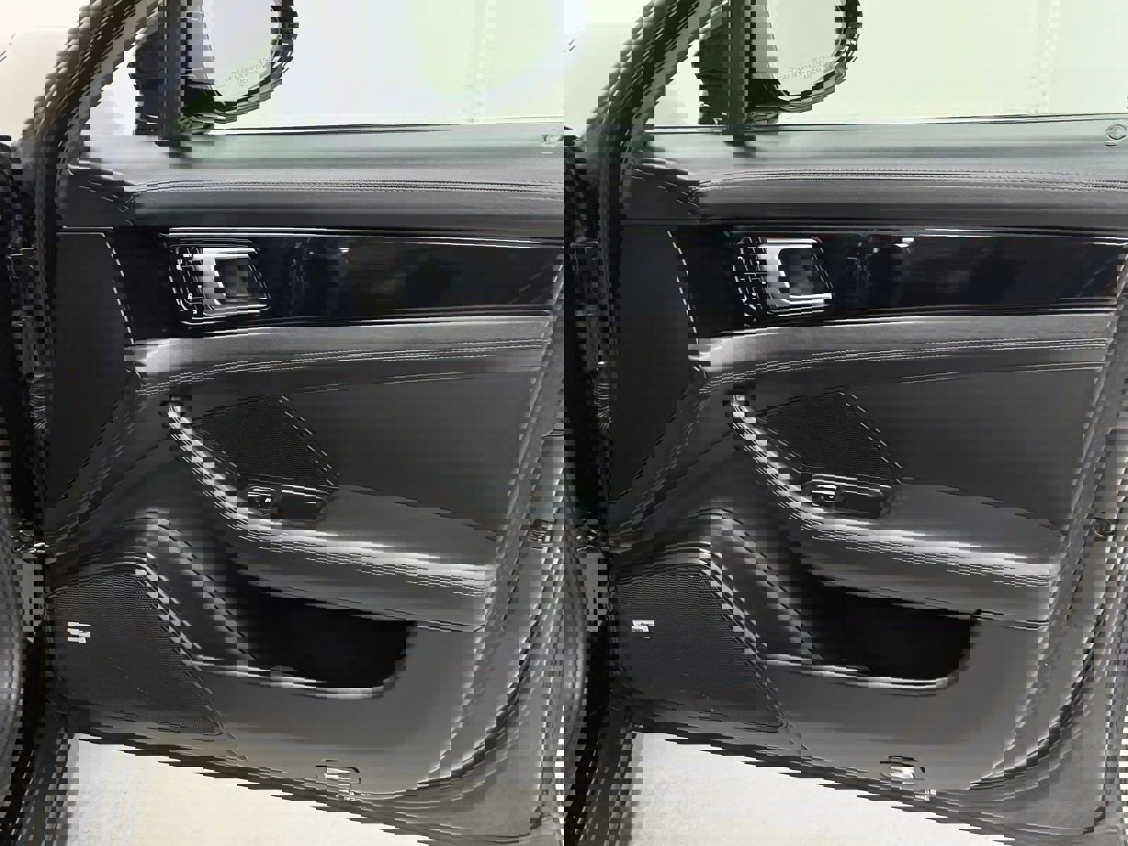 Used 2017 Porsche Panamera Turbo w/ Sport Chrono Package image 26