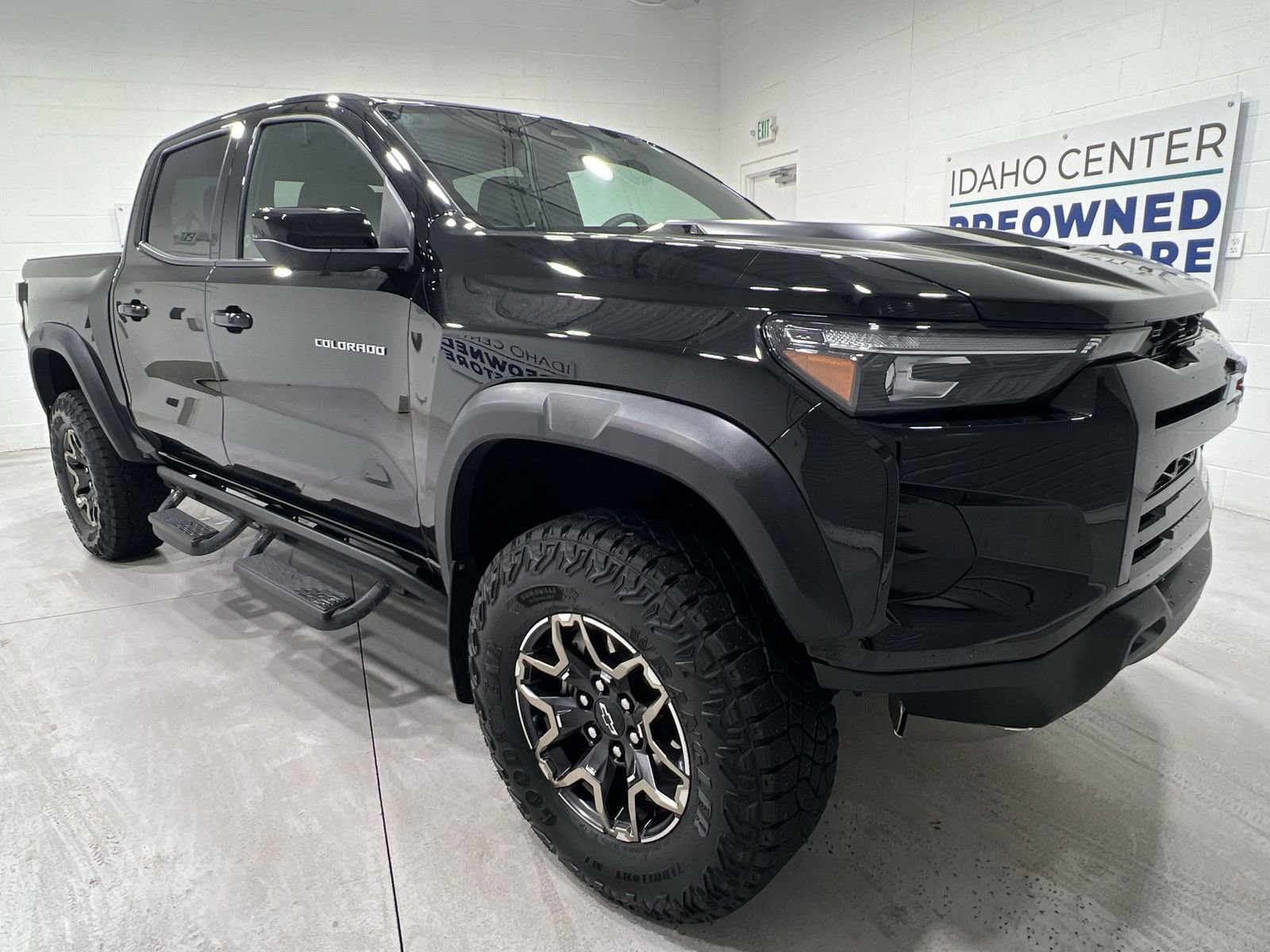 Used 2024 Chevrolet Colorado ZR2 w/ ZR2 Convenience Package III image 2