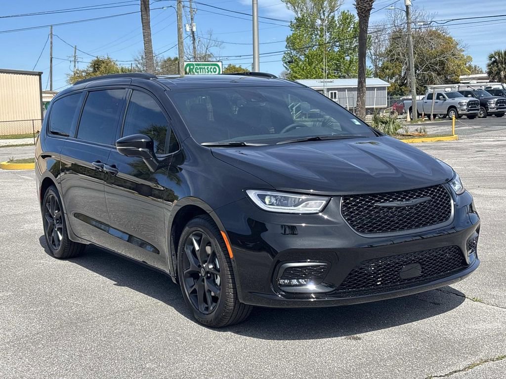 New 2026 Chrysler Pacifica Limited FWD image 7