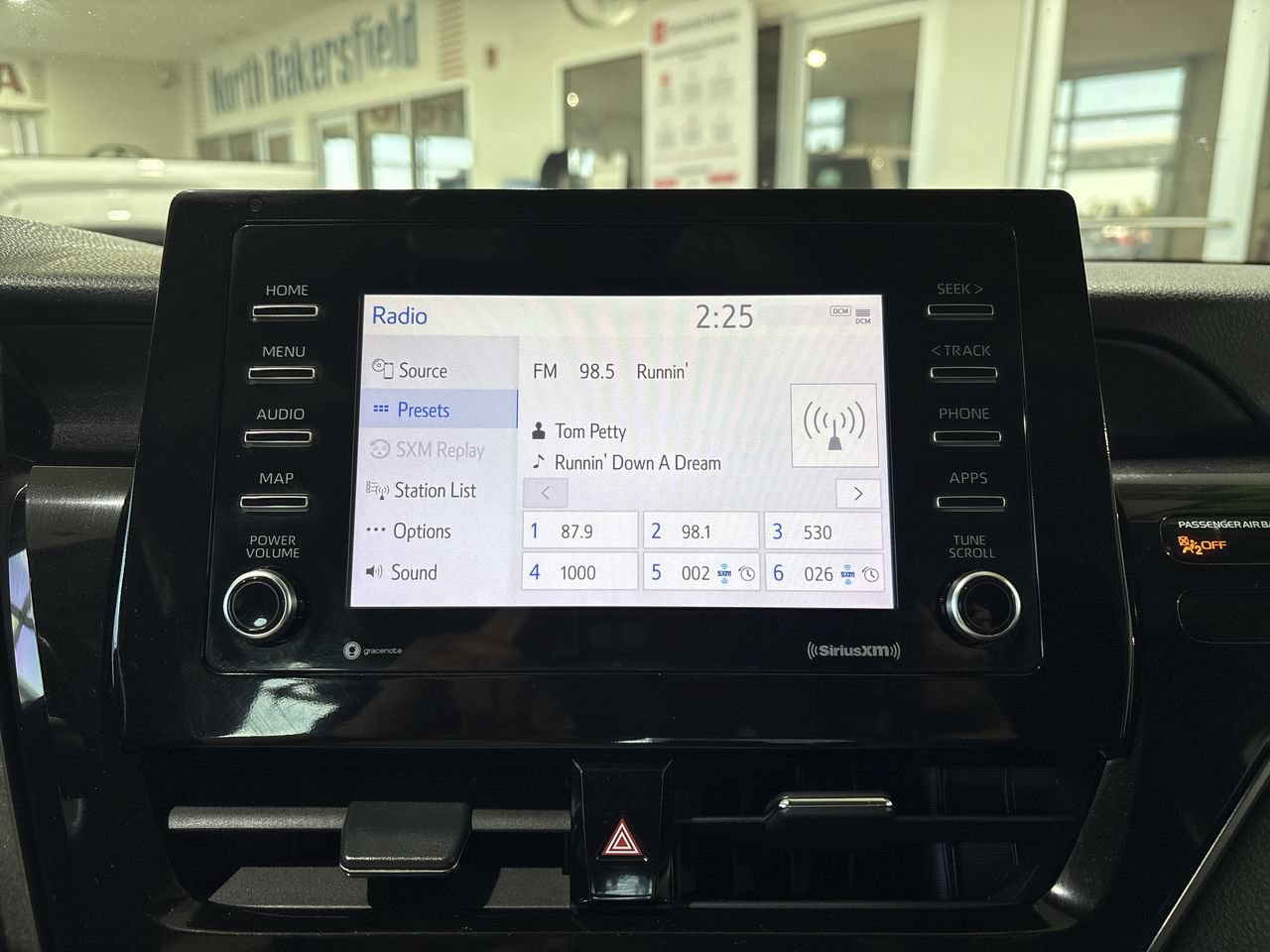 Used 2022 Toyota Camry SE w/ Convenience Package FWD image 17