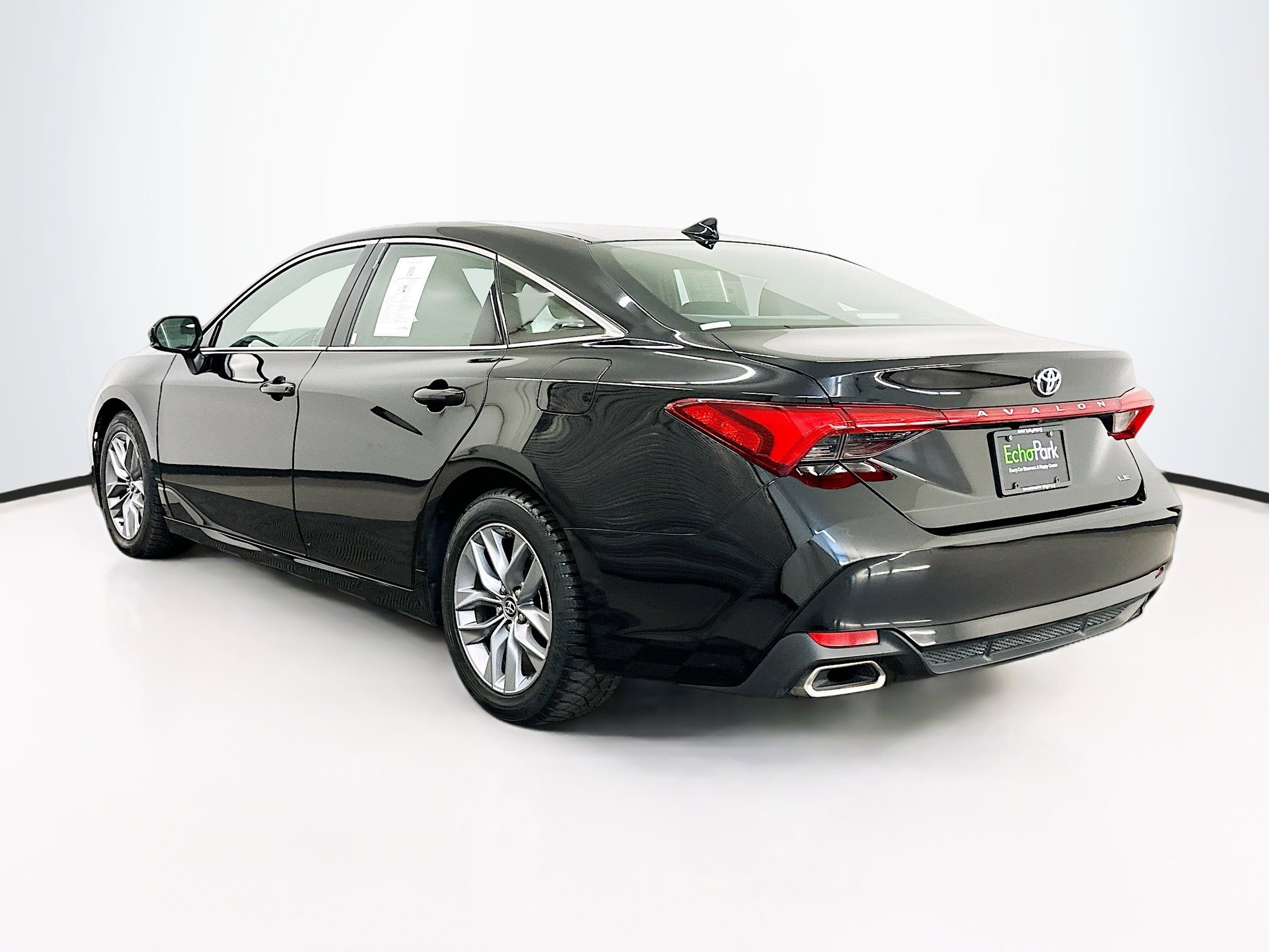 Used 2019 Toyota Avalon XLE image 5