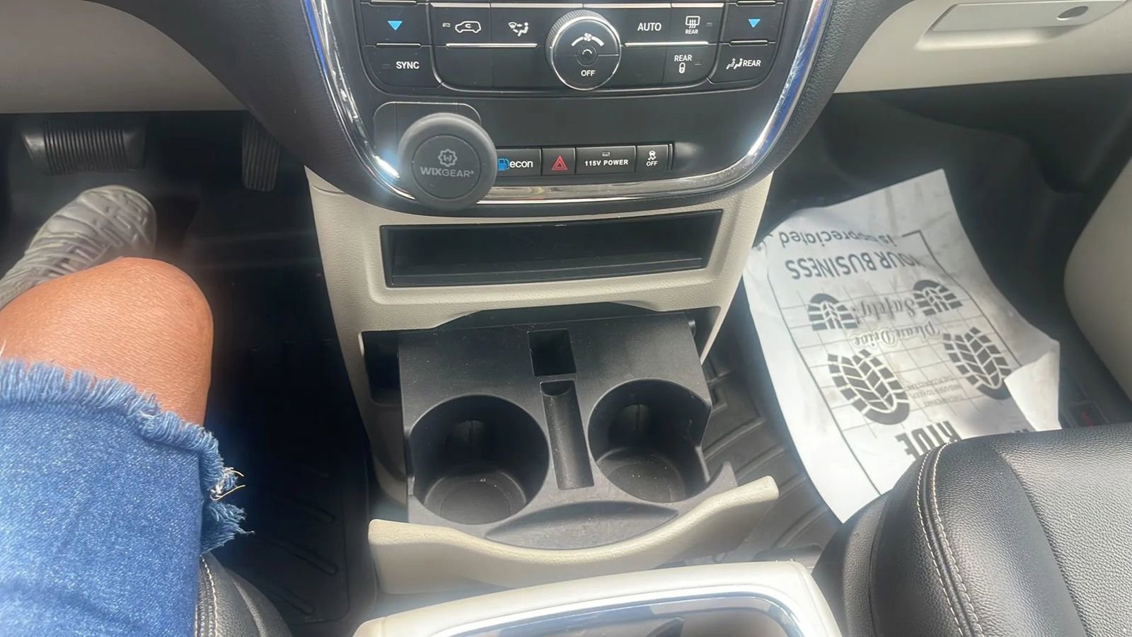 Used 2013 Chrysler Town & Country Touring FWD image 19