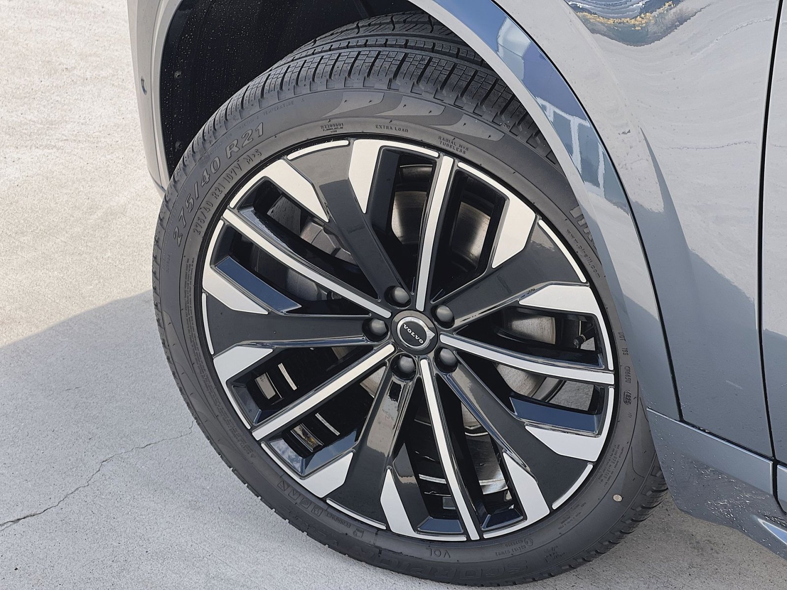 New 2026 Volvo XC90 B6 Plus w/ Protection Package Premier AWD/4WD image 12