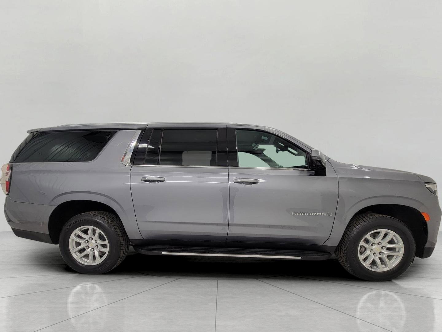 Used 2021 Chevrolet Suburban LT w/ Luxury Package image 11