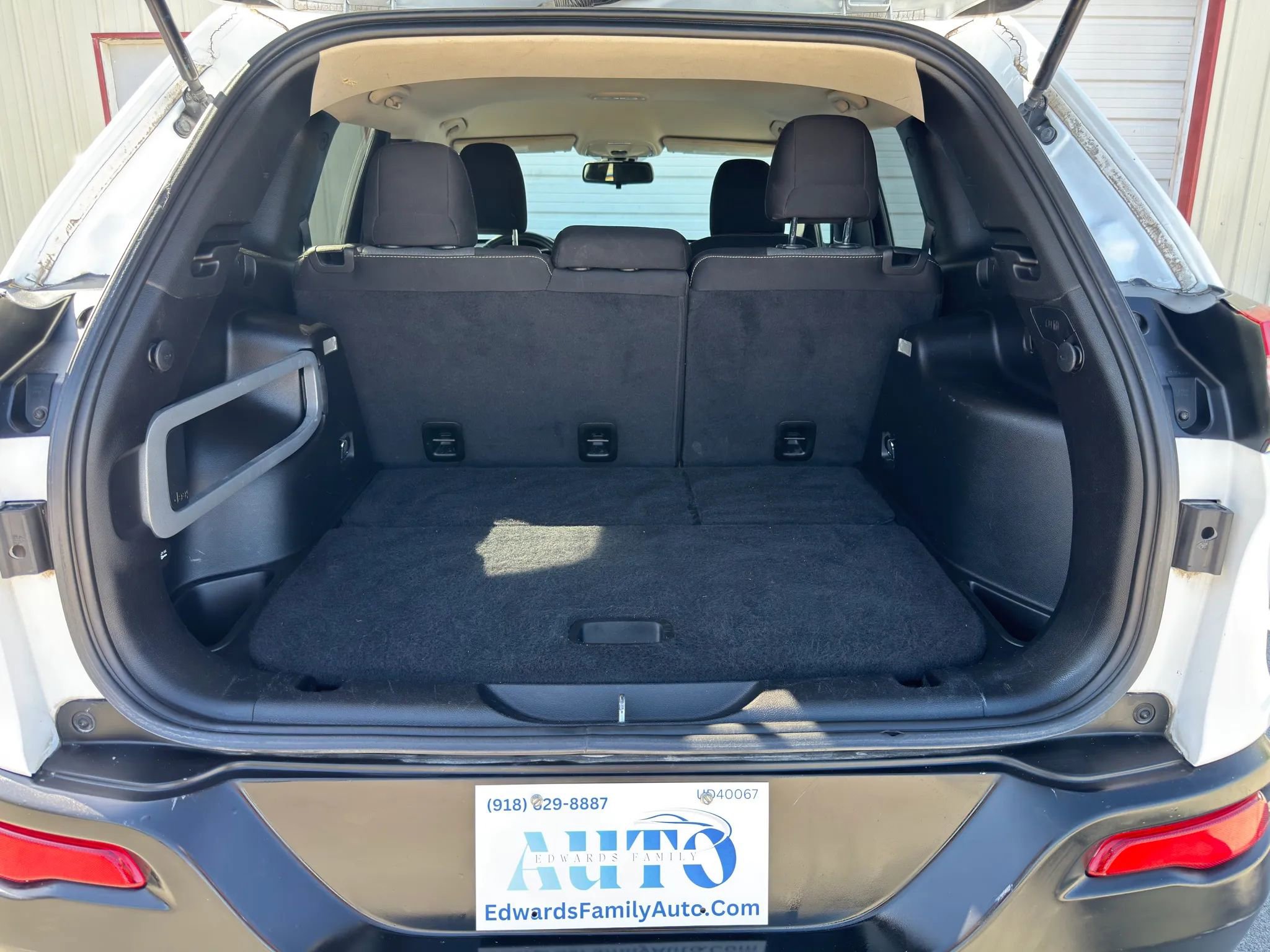 Used 2015 Jeep Cherokee Sport FWD image 9