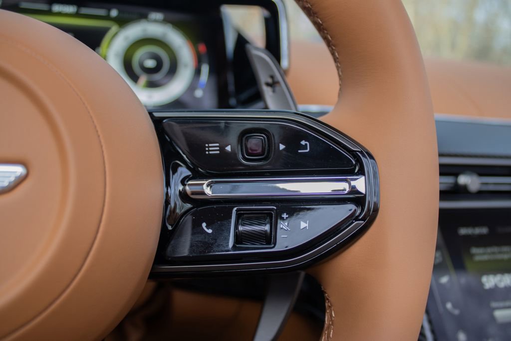 New 2026 Aston Martin V8 Vantage Convertible image 13