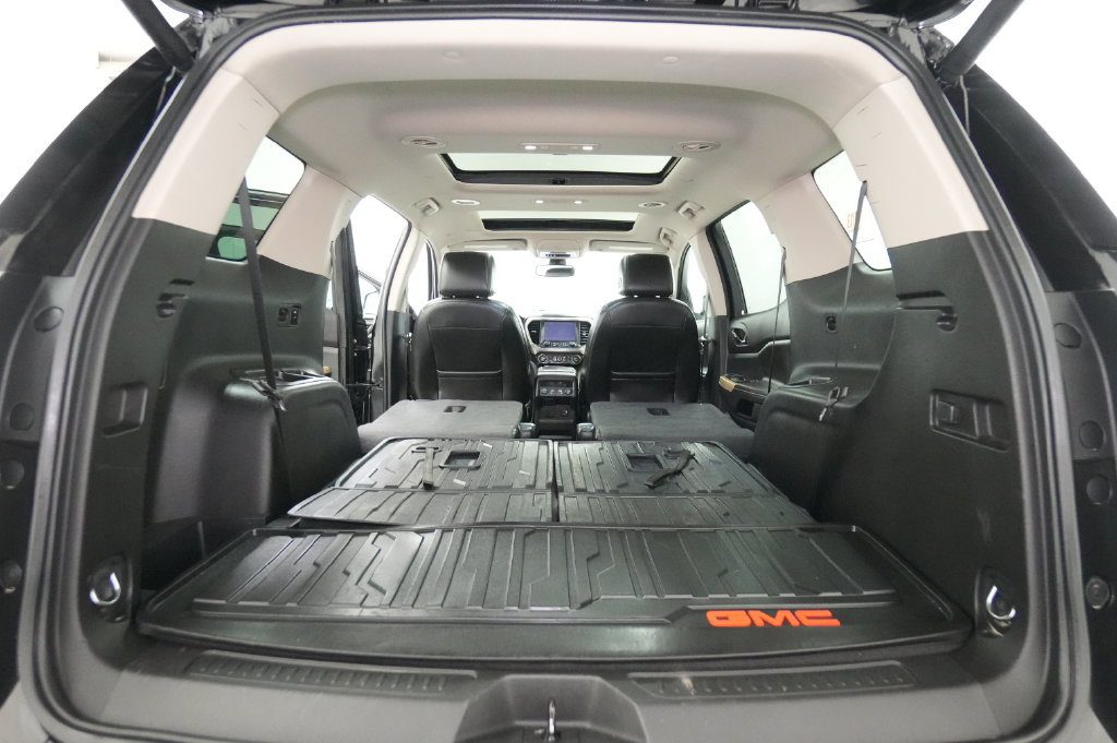 Used 2019 GMC Acadia Denali w/ Technology Package AWD/4WD image 30