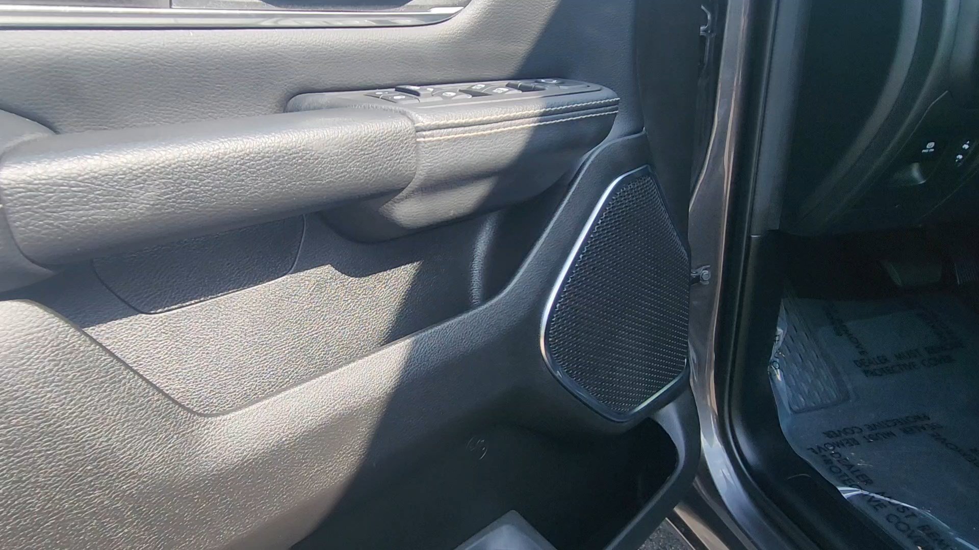Used 2025 RAM 1500 Laramie w/ Sport Appearance Package AWD/4WD image 18