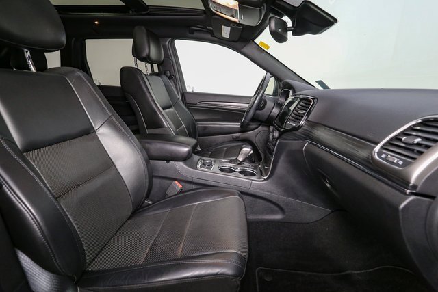 Used 2020 Jeep Grand Cherokee Limited w/ Luxury Group II image 18