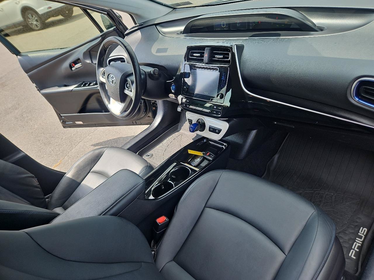 Used 2017 Toyota Prius Three Touring FWD image 16