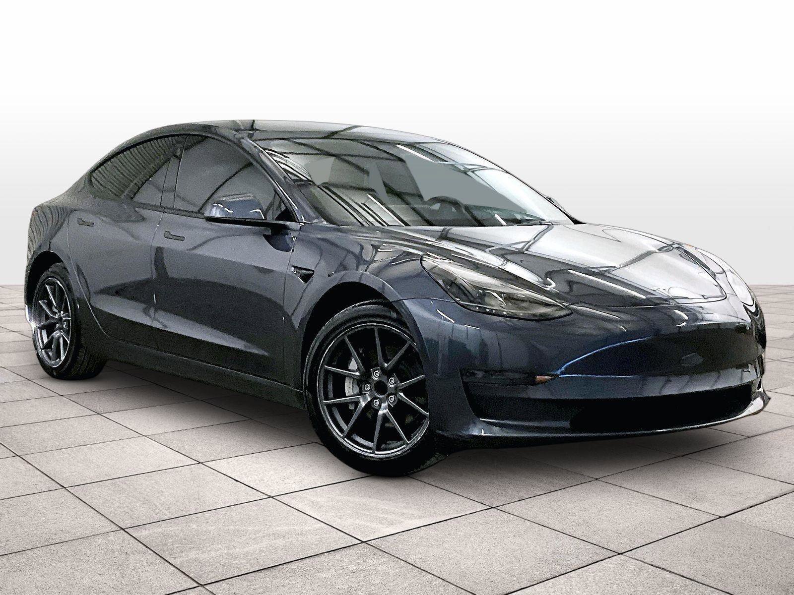 Used 2023 Tesla Model 3 Standard Range image 2