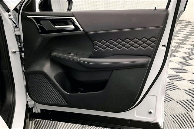 Used 2024 Mitsubishi Outlander SEL Black Edition image 18