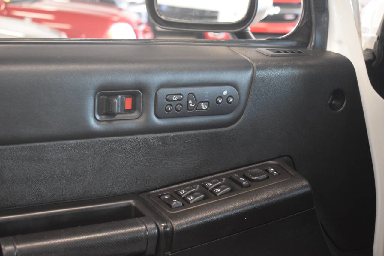 Used 2005 HUMMER H2 w/ Preferred Equipment Group image 40