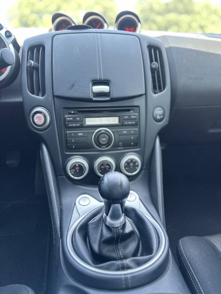 Used 2014 Nissan 370Z Coupe RWD image 20