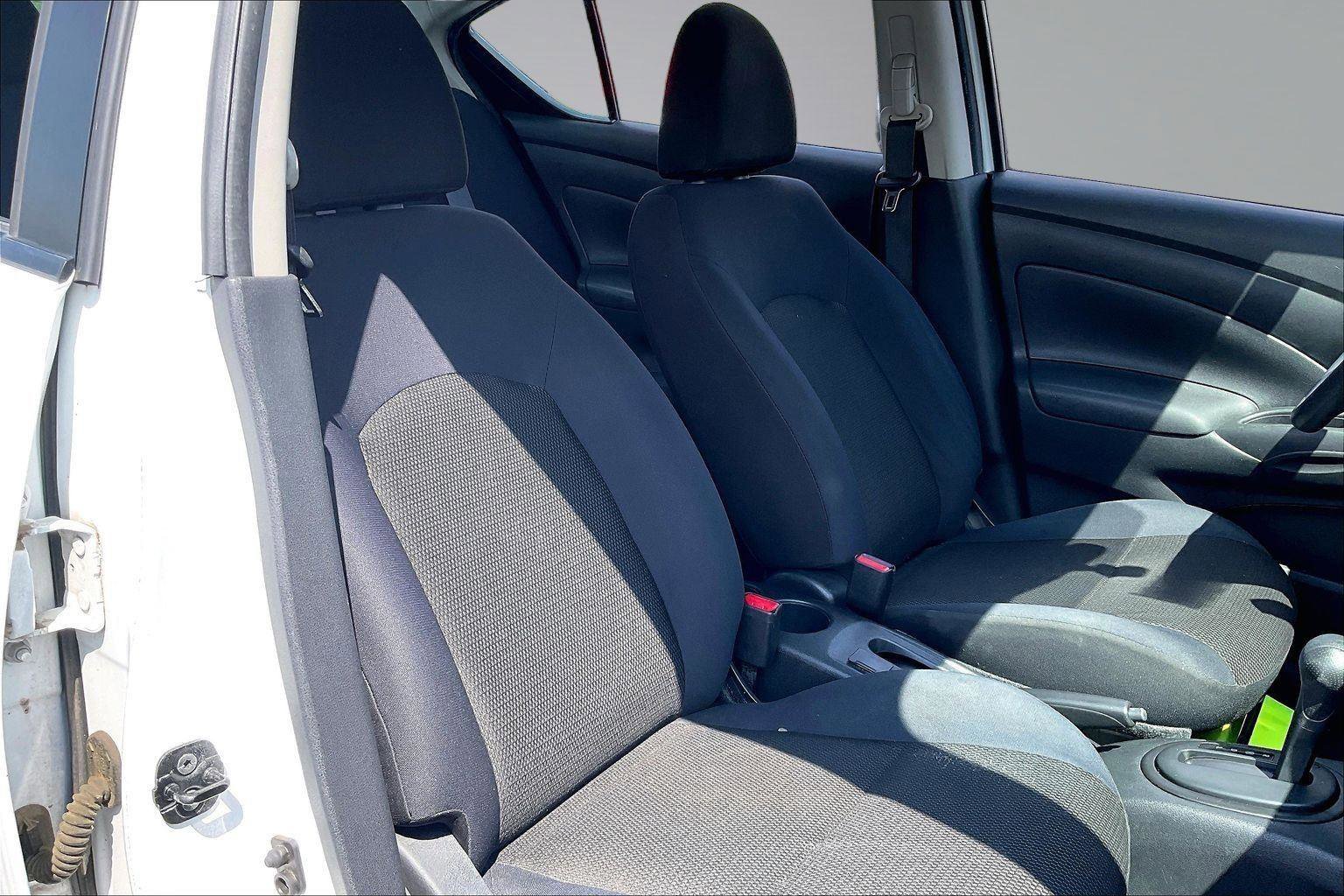 Used 2012 Nissan Versa SV w/ Convenience Pkg FWD image 9