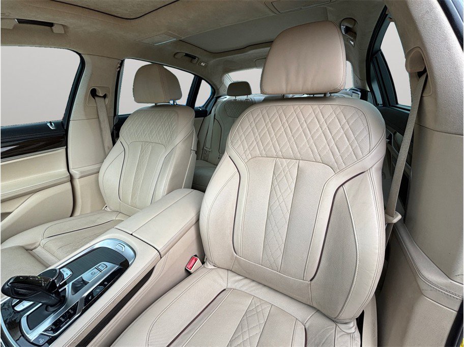 Used 2016 BMW 750i RWD image 18