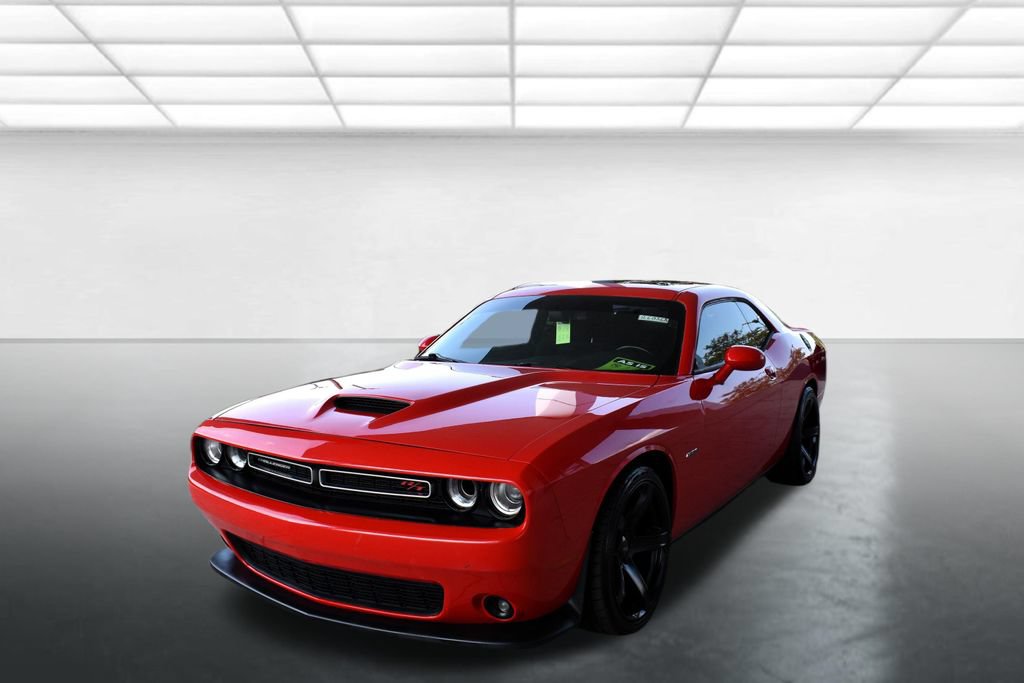 Used 2019 Dodge Challenger R/T RWD image 5