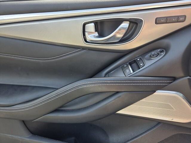 Used 2020 INFINITI Q60 3.0t Luxe w/ Essential Package image 16