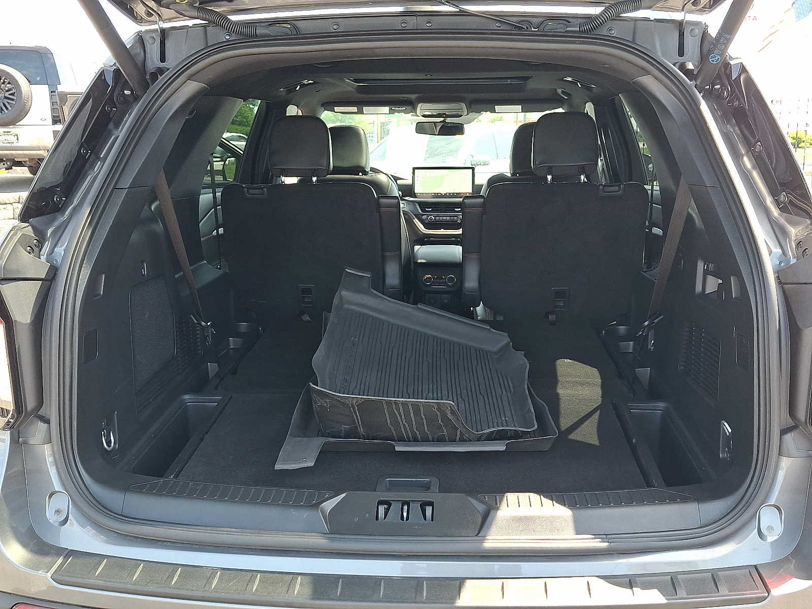Used 2025 Ford Explorer ST-Line w/ Premium Package AWD/4WD image 28