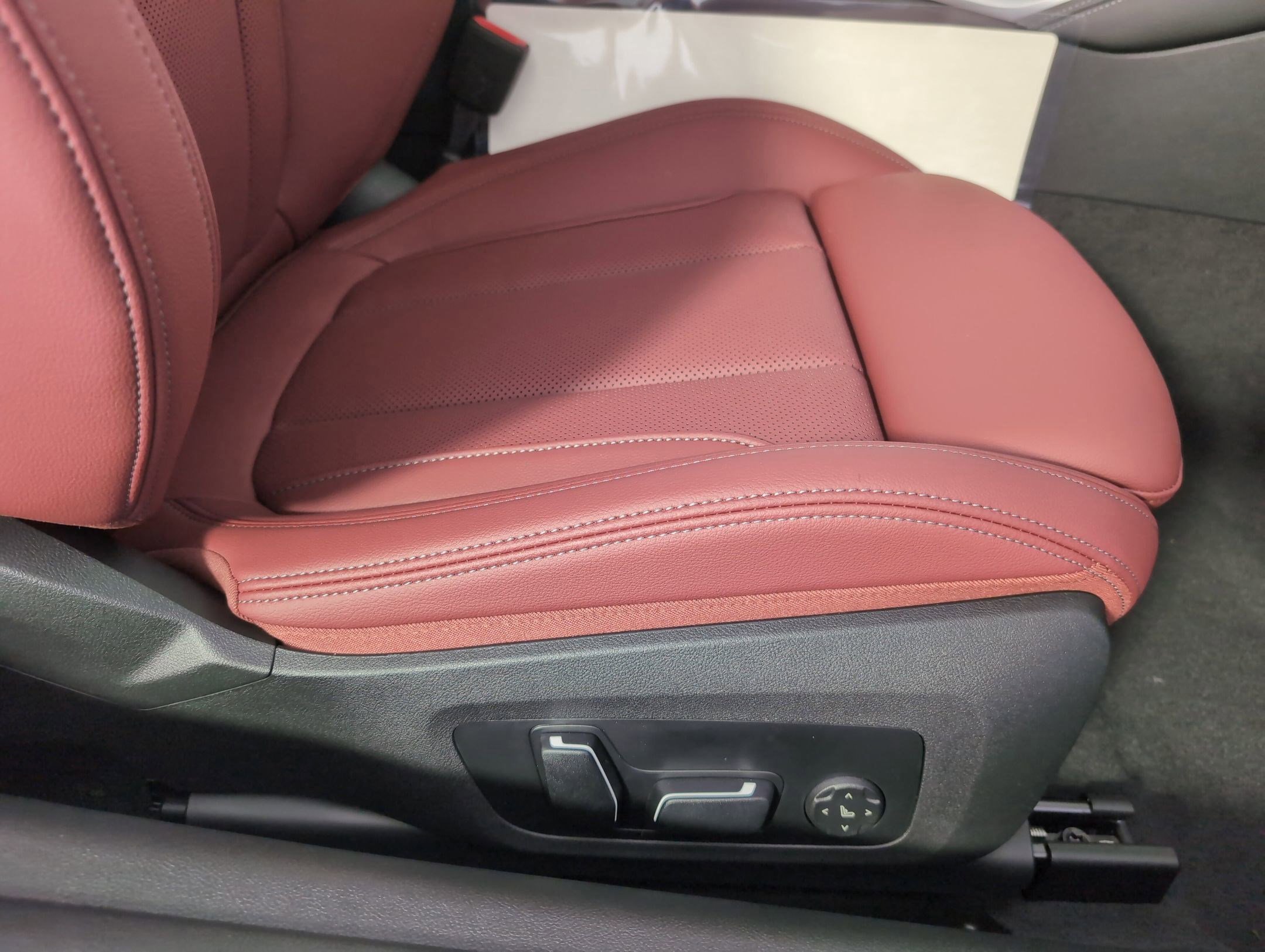 Used 2026 BMW 430i Coupe w/ M Sport Package image 32