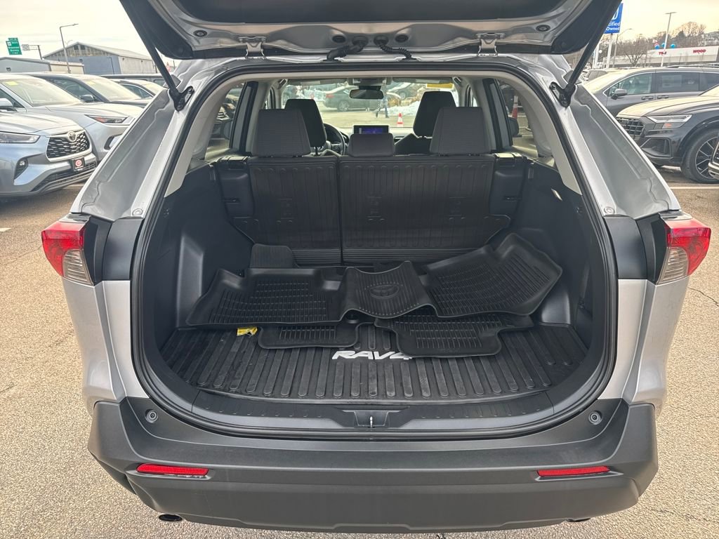 Used 2024 Toyota RAV4 LE image 7