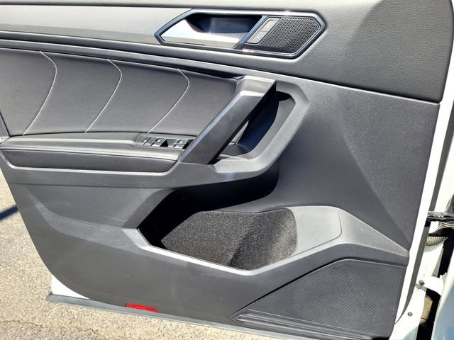 Used 2023 Volkswagen Tiguan SE image 14