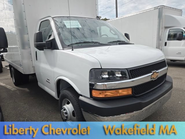 Used 2024 Chevrolet Express 4500 w/ Power Convenience Package RWD image 9