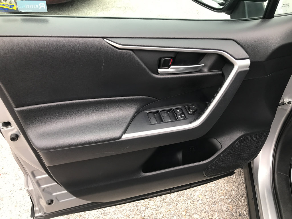 Used 2021 Toyota RAV4 XLE AWD/4WD image 13