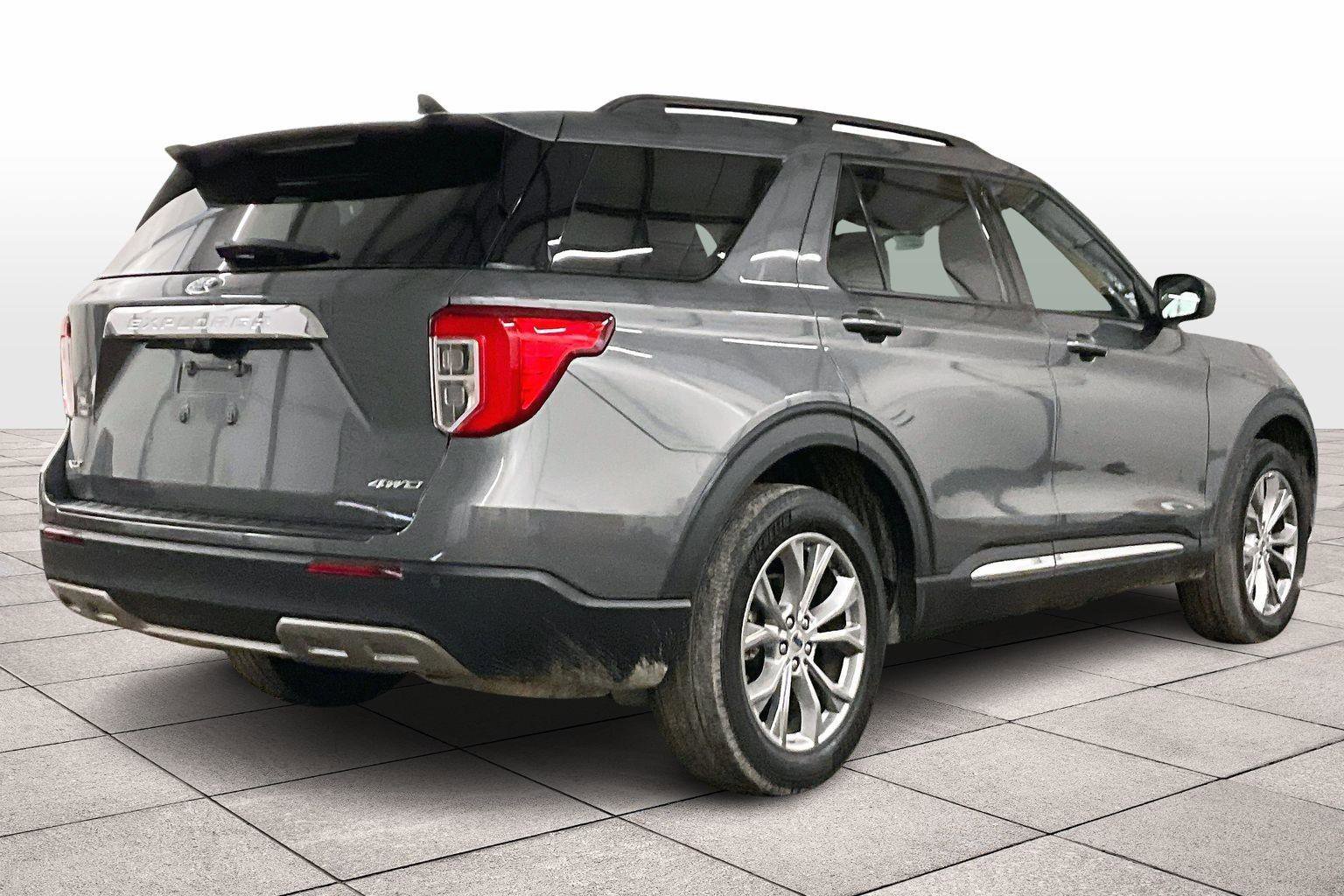 Used 2022 Ford Explorer XLT w/ Equipment Group 202A image 11