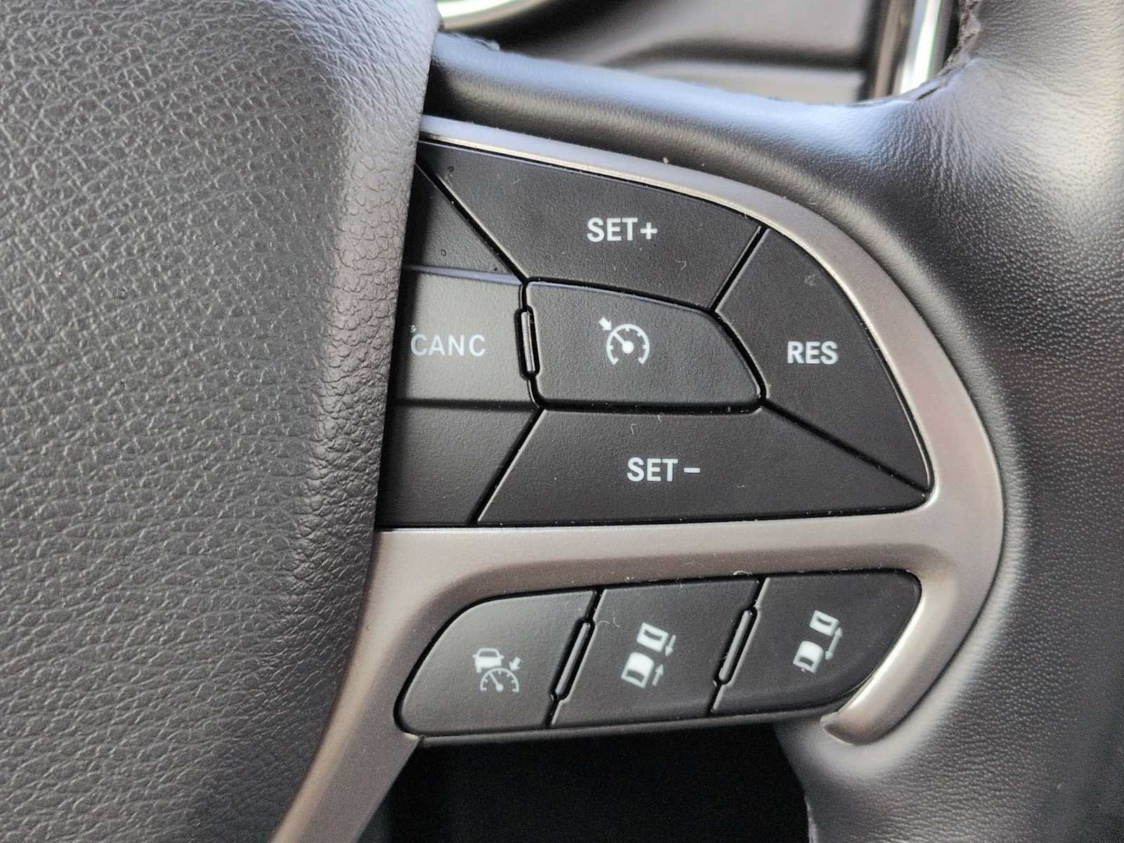 Used 2022 Jeep Grand Cherokee Limited w/ Tech Group AWD/4WD image 27