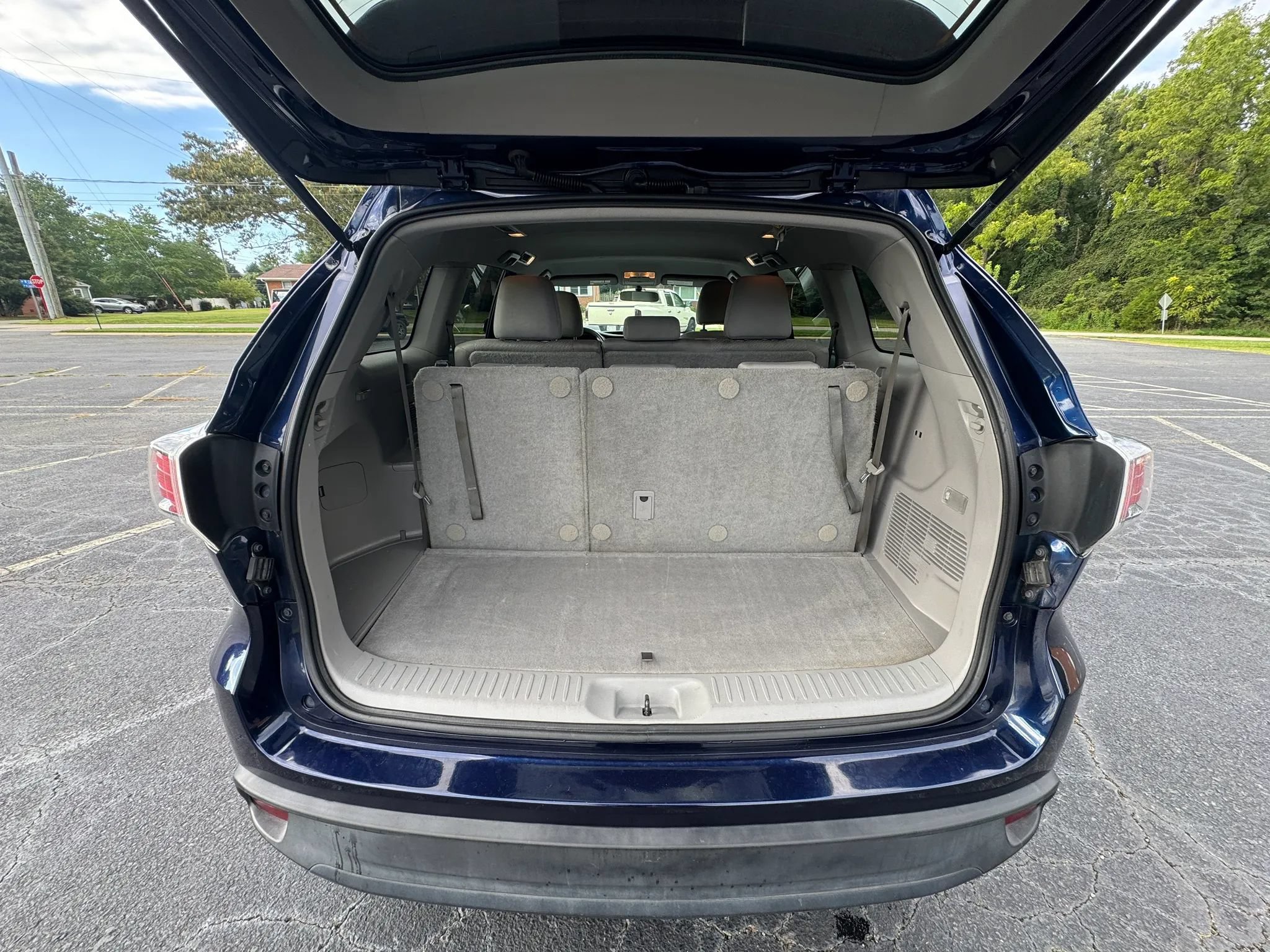Used 2015 Toyota Highlander LE FWD image 16