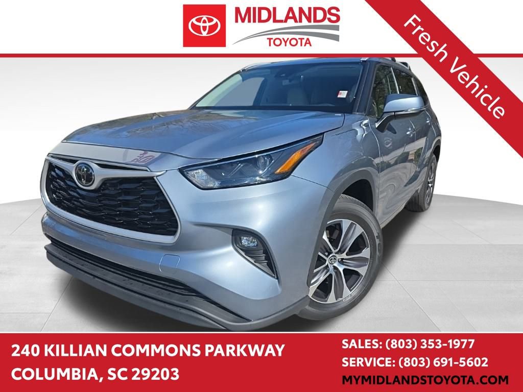 Used 2022 Toyota Highlander XLE image 1