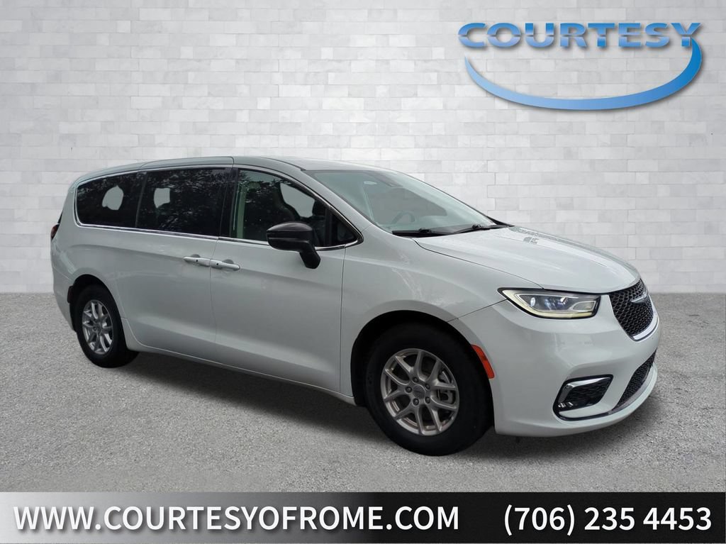 Used 2024 Chrysler Pacifica Touring-L