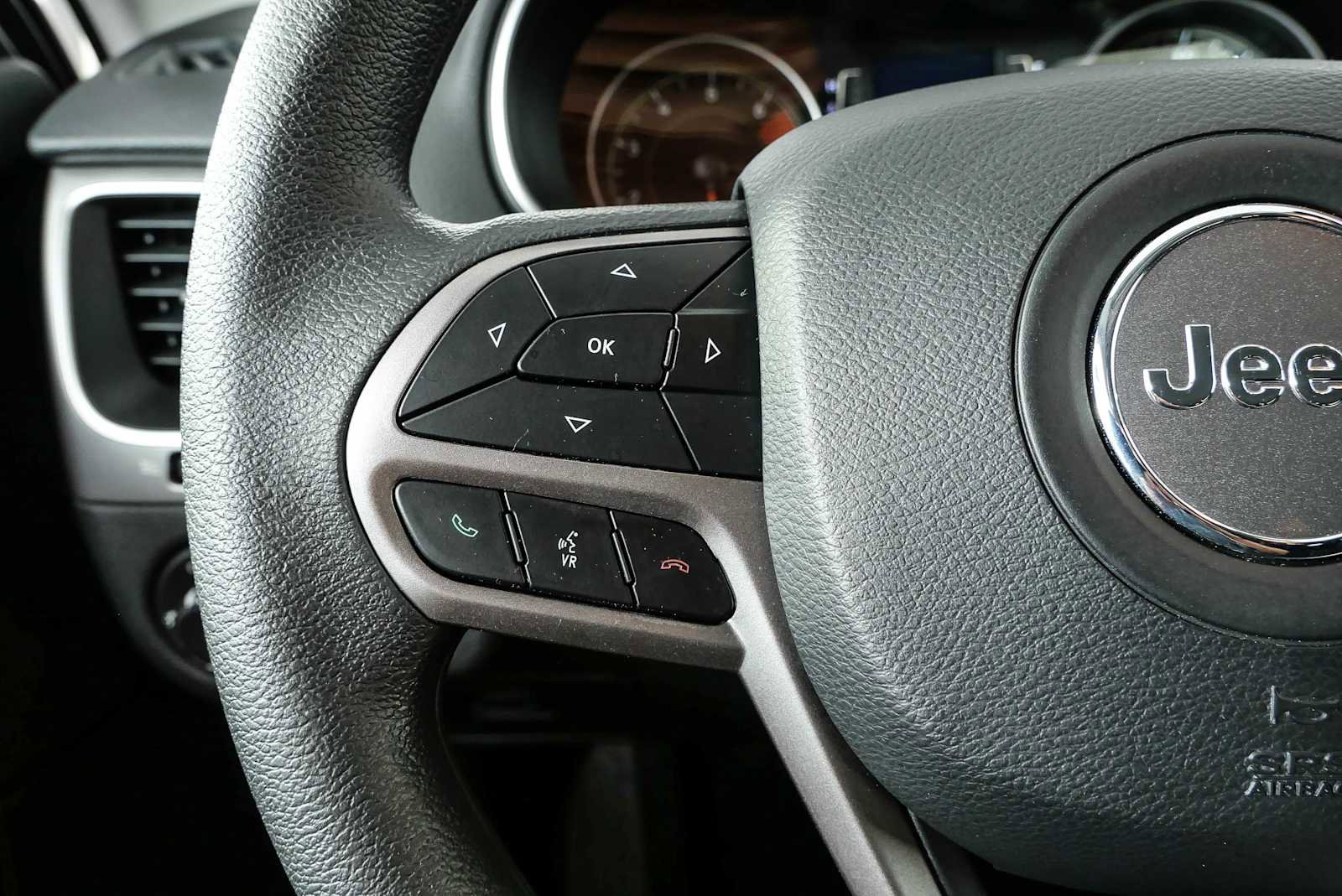 Used 2019 Jeep Cherokee Latitude w/ Popular Appearance Group FWD image 10