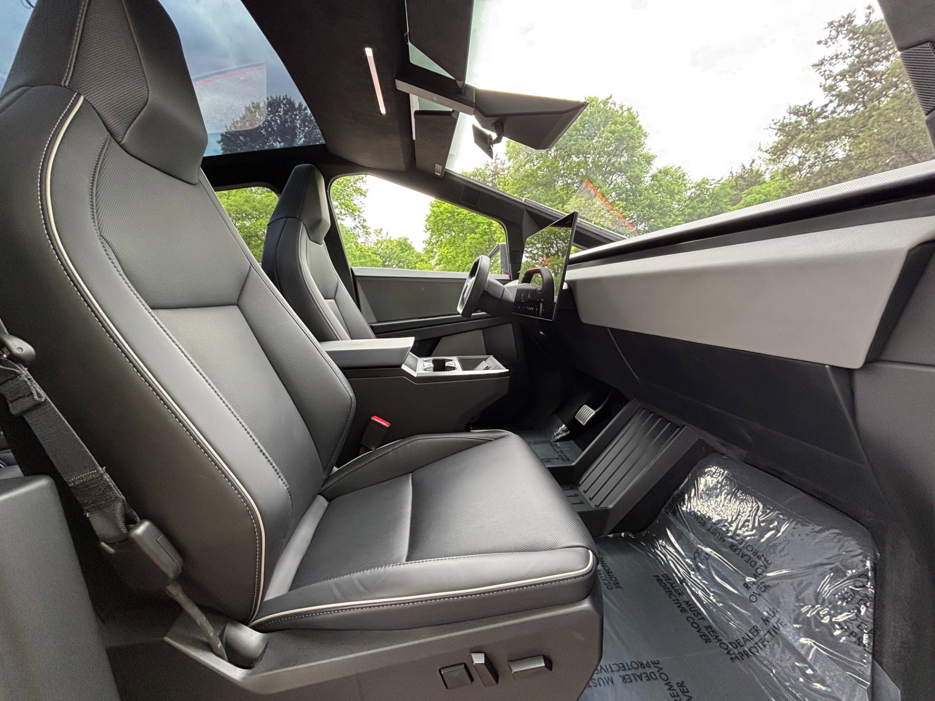 Used 2024 Tesla Cybertruck AWD Crew Cab image 21
