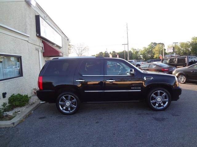 Used 2011 Cadillac Escalade Premium AWD/4WD image 4