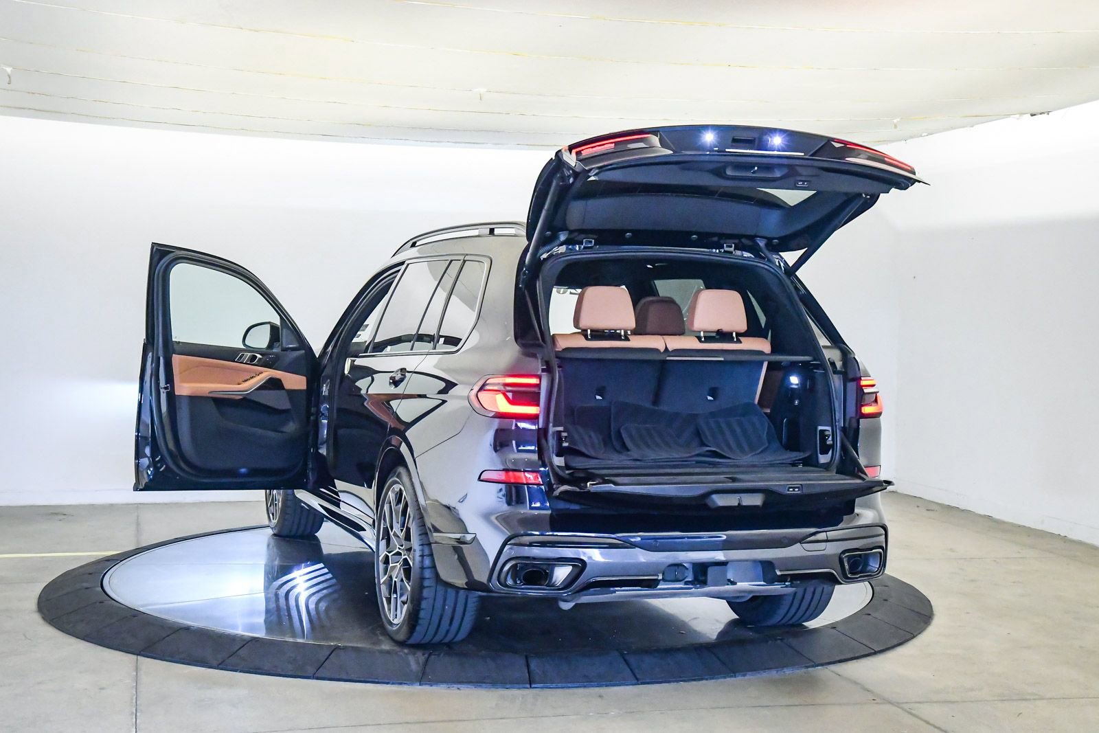 Used 2026 BMW X7 xDrive40i w/ M Sport Package image 29