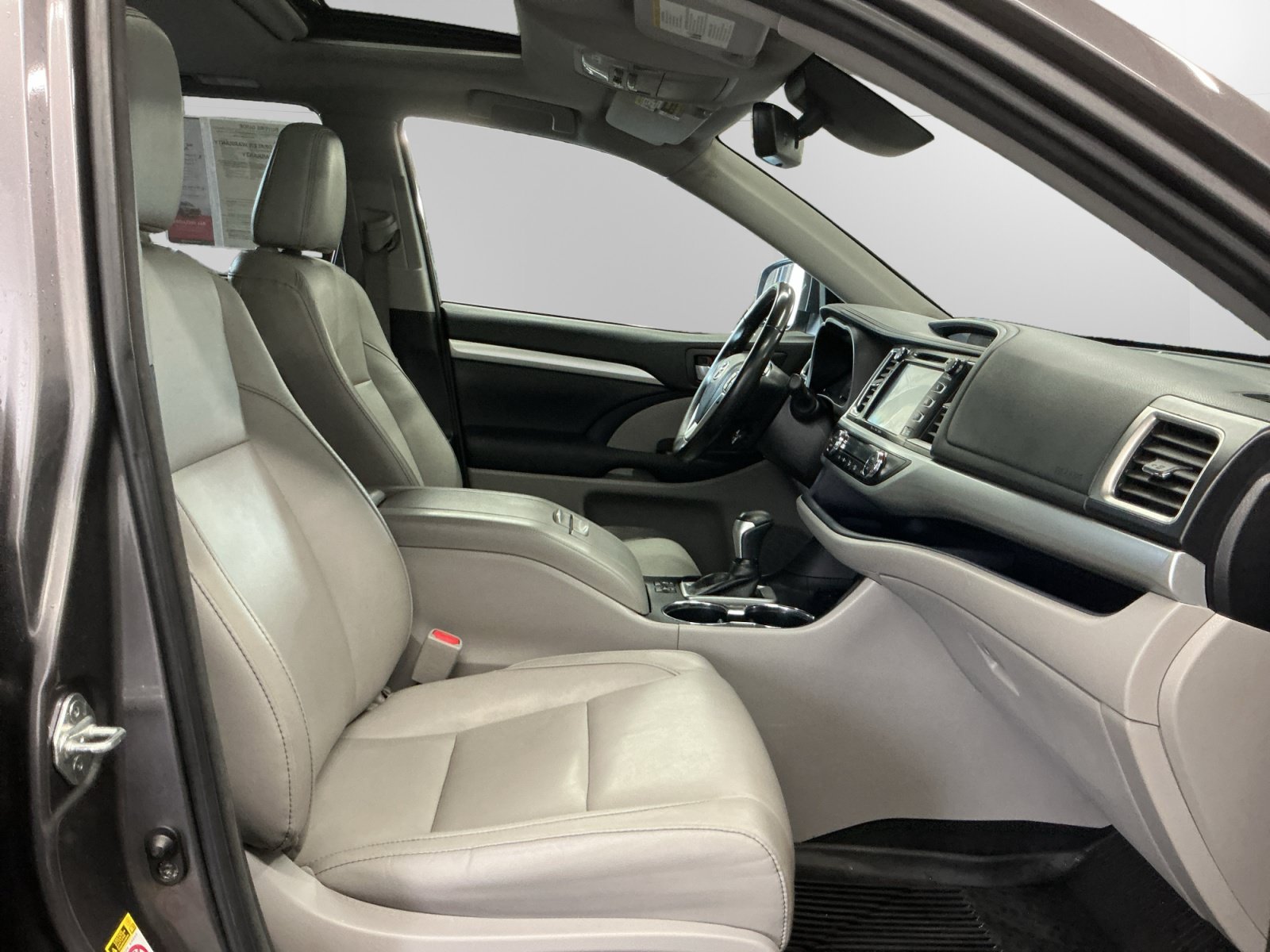 Used 2018 Toyota Highlander XLE AWD/4WD image 15