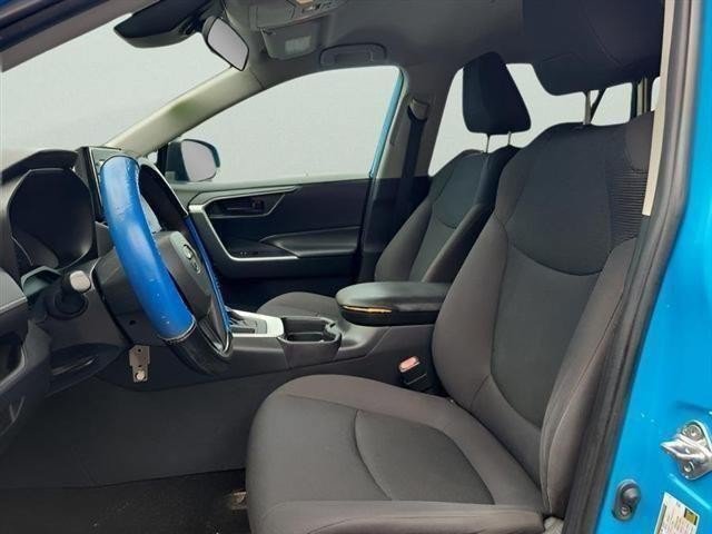 Used 2019 Toyota RAV4 LE FWD image 17