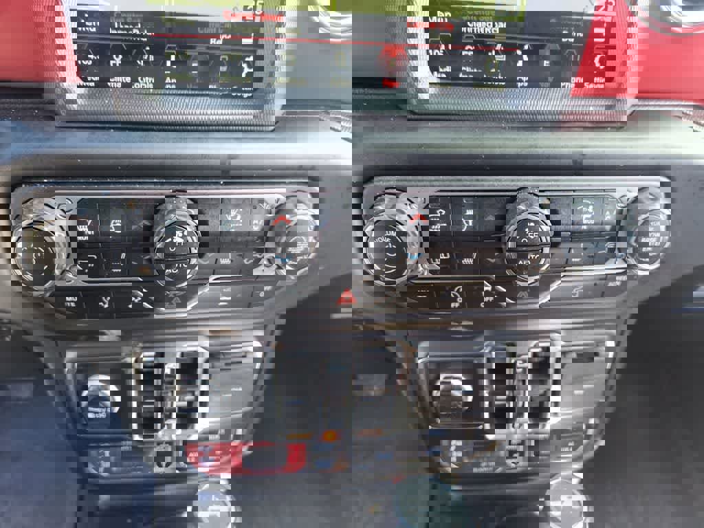 Used 2023 Jeep Wrangler Unlimited Rubicon w/ Cold Weather Group image 19