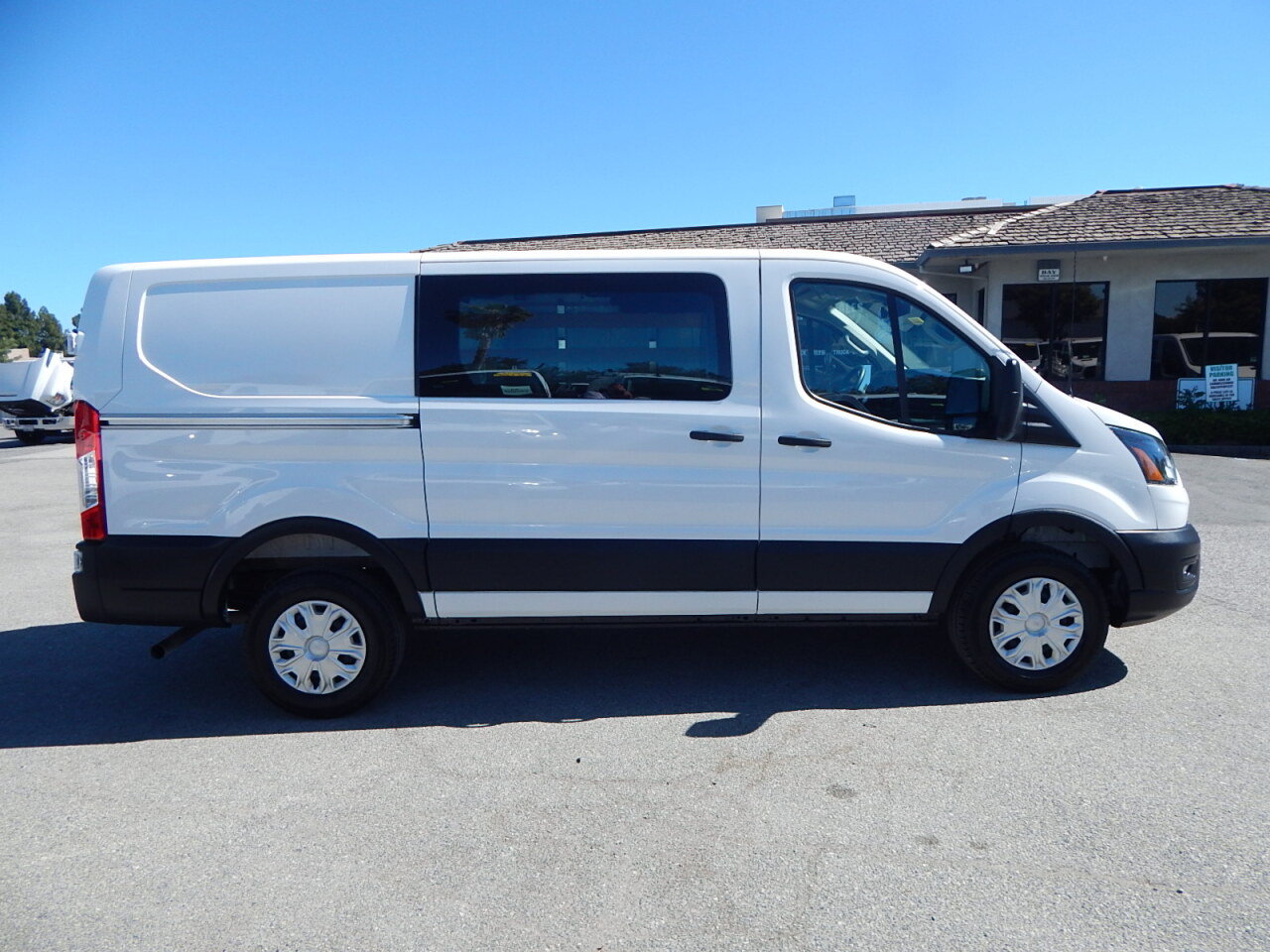 Used 2025 Ford Transit 250 Low Roof w/ Exterior Upgrade Package RWD image 9
