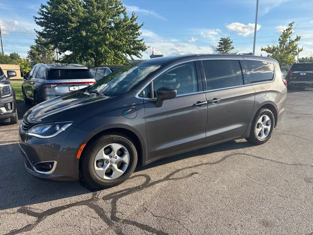 Used 2018 Chrysler Pacifica Touring Plus FWD image 2