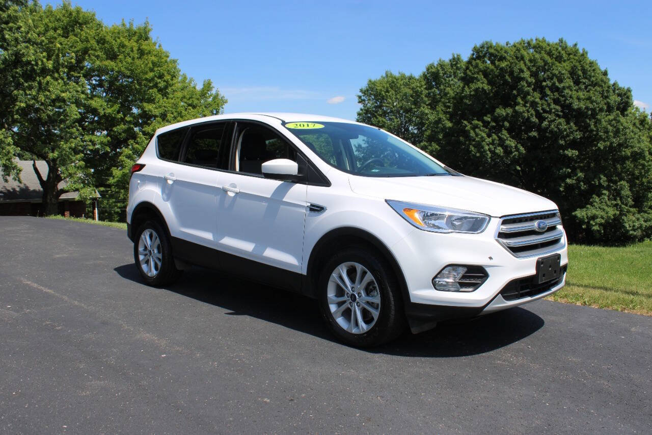 Used 2017 Ford Escape SE AWD/4WD image 1
