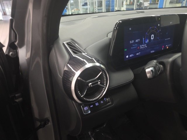 New 2025 Chevrolet Equinox LT w/ Safety and Technology Package image 11