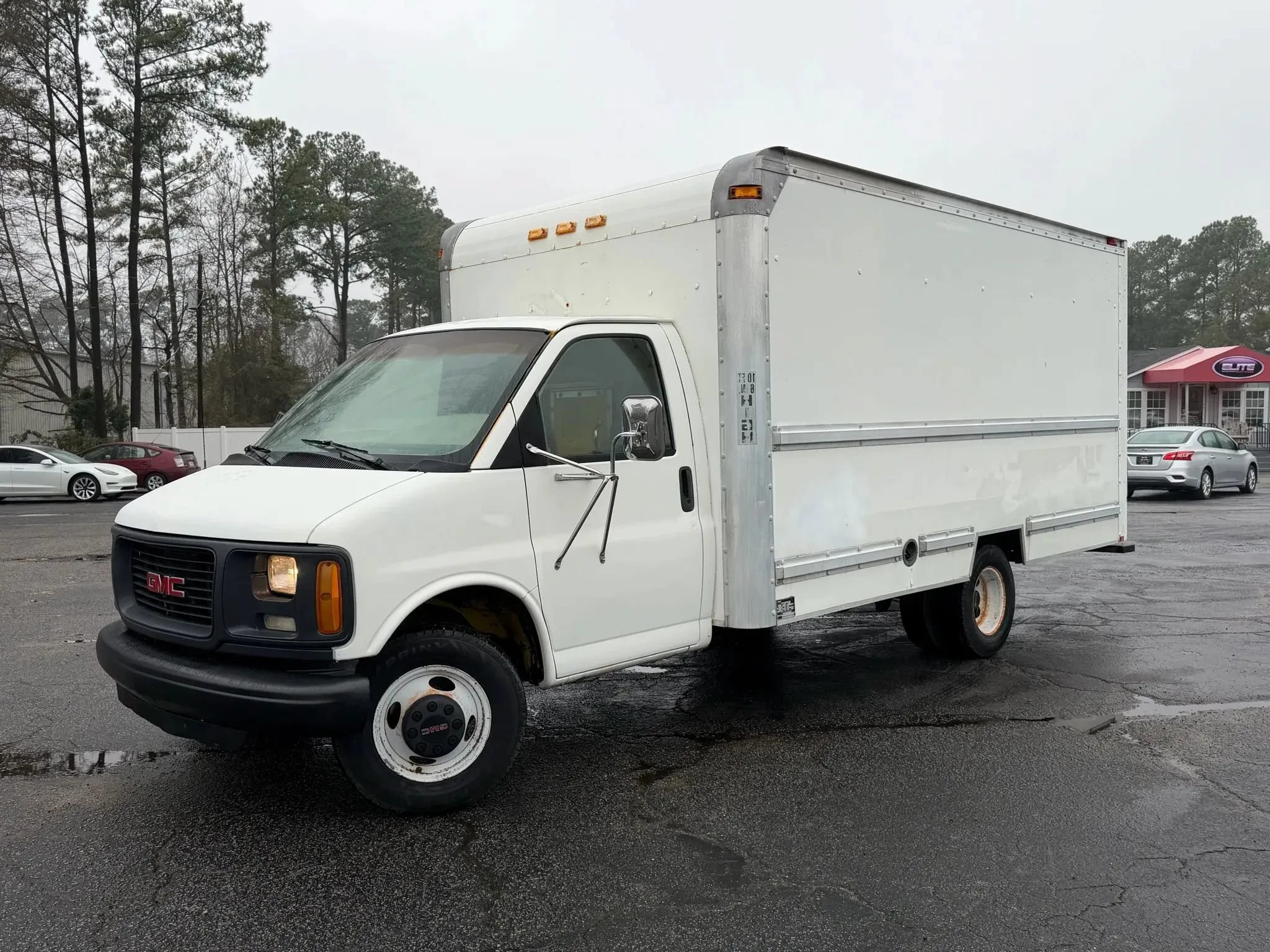 Used 2000 GMC Savana 3500 RWD image 3