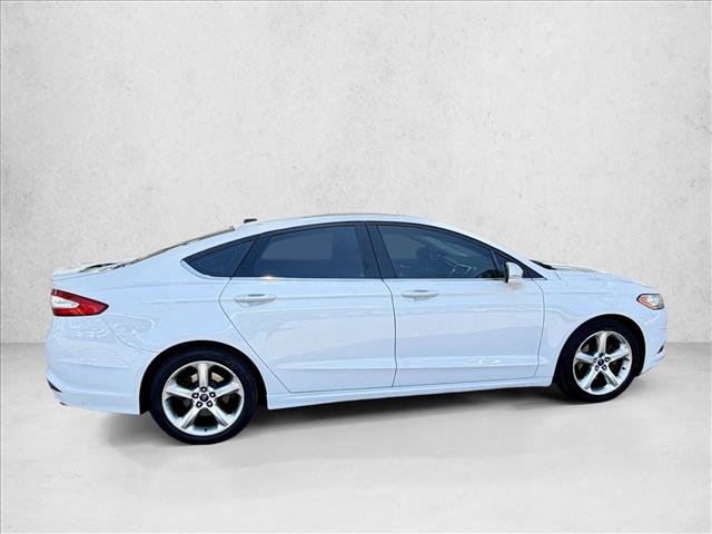 Used 2016 Ford Fusion SE FWD image 4