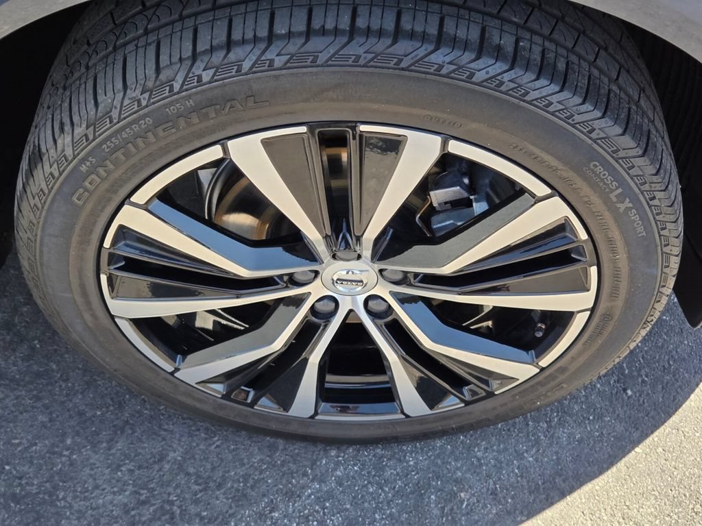 Used 2023 Volvo XC60 B5 Plus AWD/4WD image 9