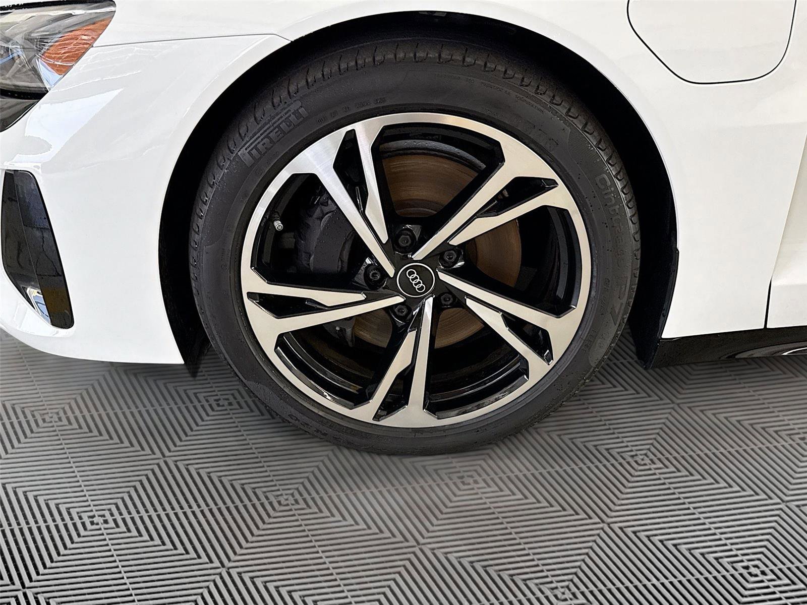 Used 2022 Audi e-tron GT Premium Plus w/ Performance Package AWD/4WD image 32