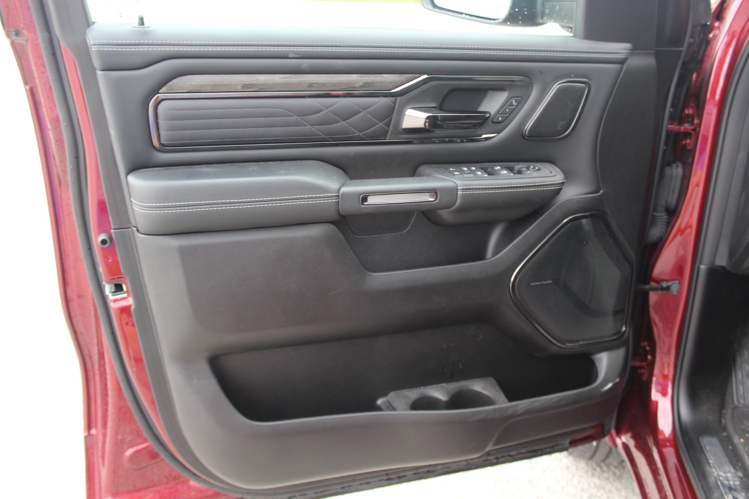 Used 2025 RAM 1500 Limited AWD/4WD image 17